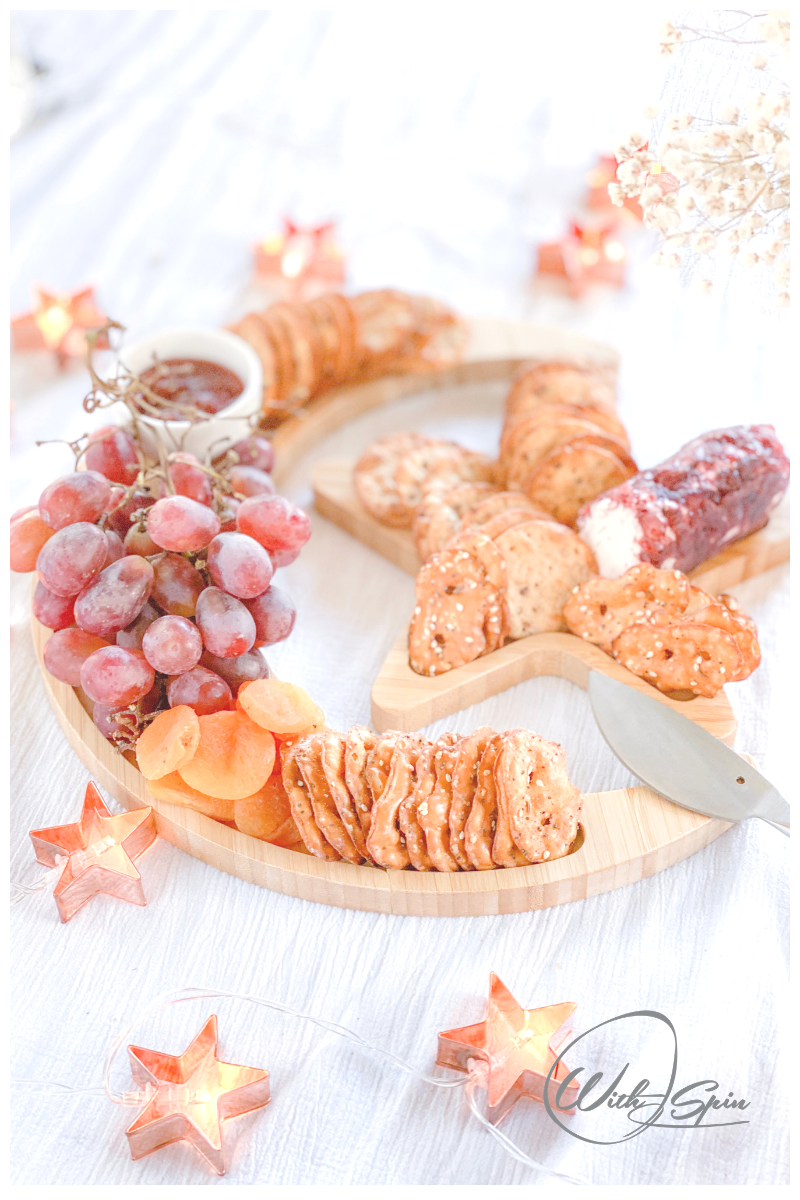Crescent and star tray - Simple cheeseboard